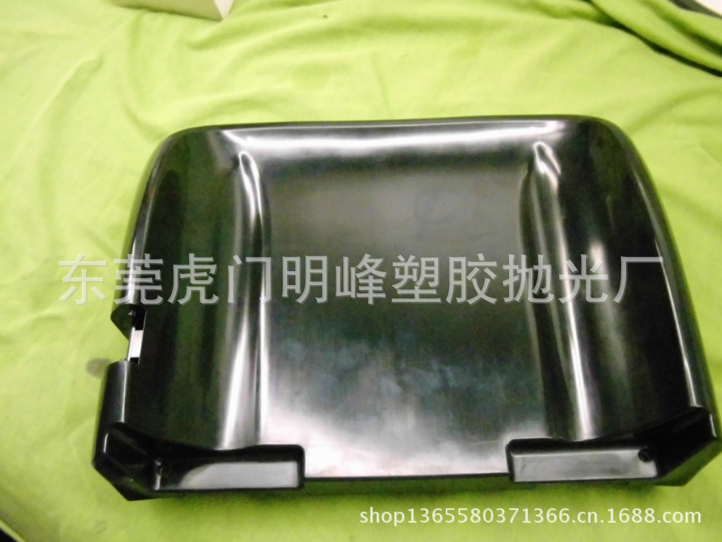 奥迪汽车DVD头枕壳抛光