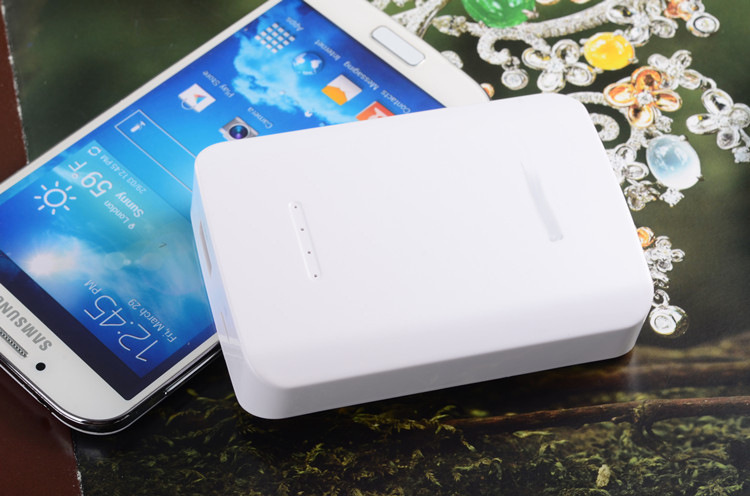 批发移动电源9000毫安 三星苹果htc 手机充电宝通用型 新品