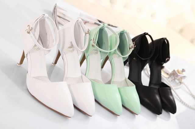 韩国时髦<em>女鞋批发</em>2014夏季<em>新款</em>尖头中空细跟