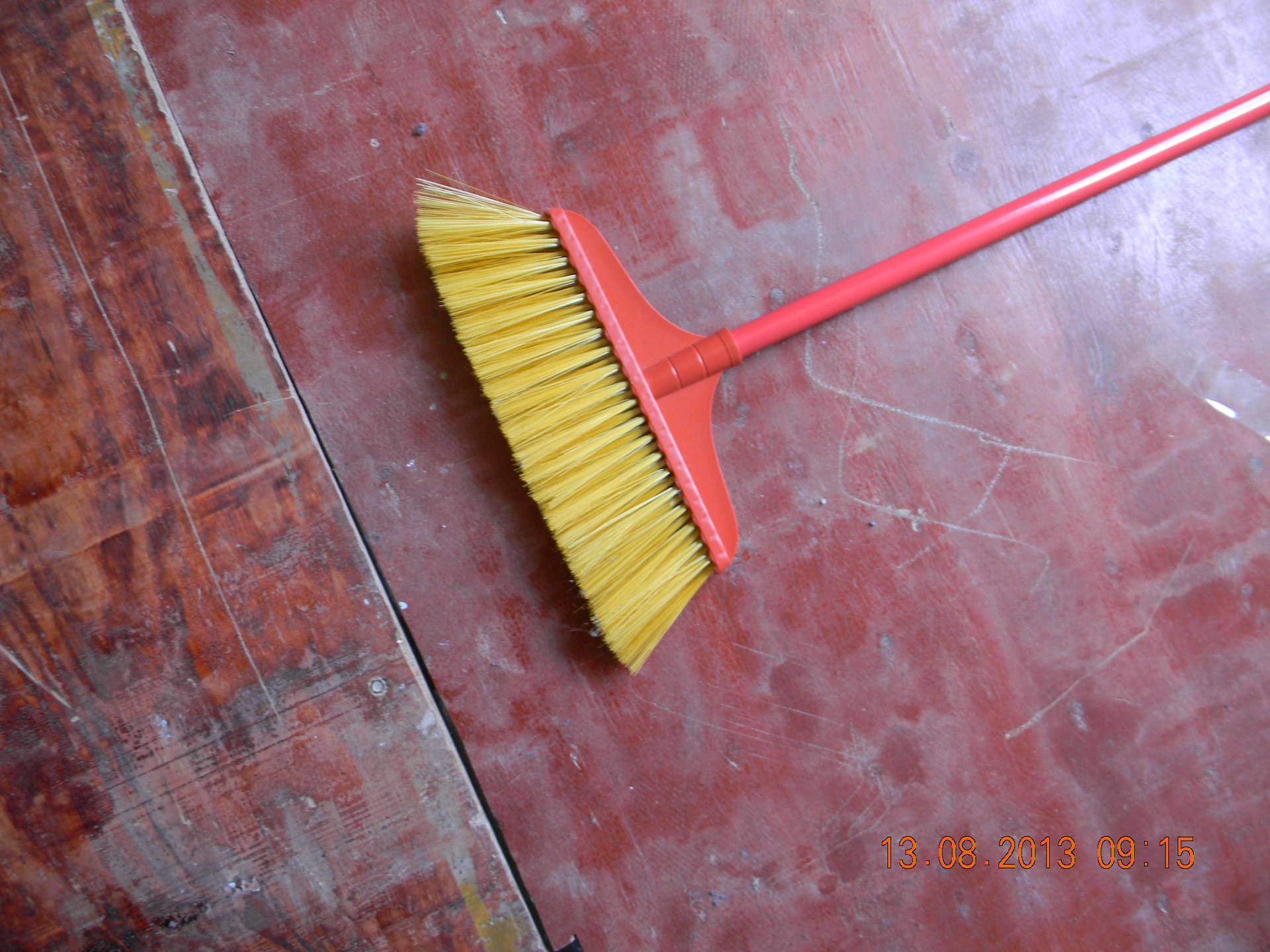 厂家低价甩卖塑料铁杆扫把订做加工各尺寸塑料