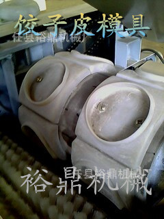最新型全自动饺子皮混沌皮压面一体机自动压片机商用