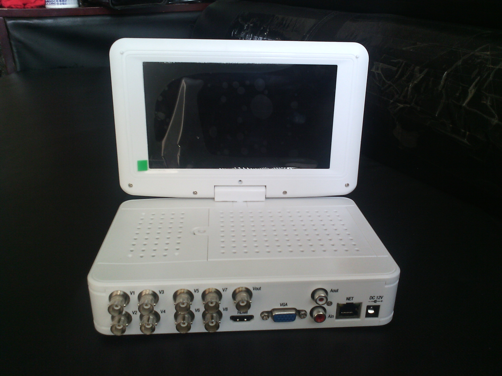 【7寸8路高清一体式带显示屏硬盘录像机,美观