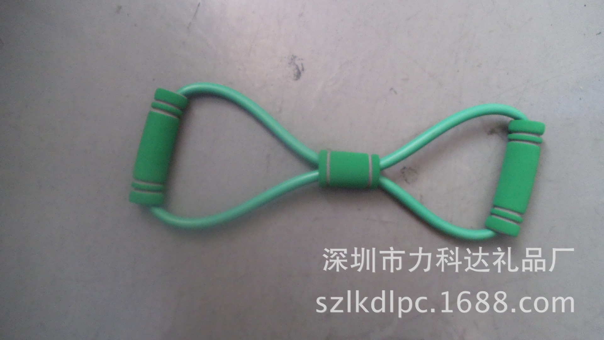 健美八字拉力器