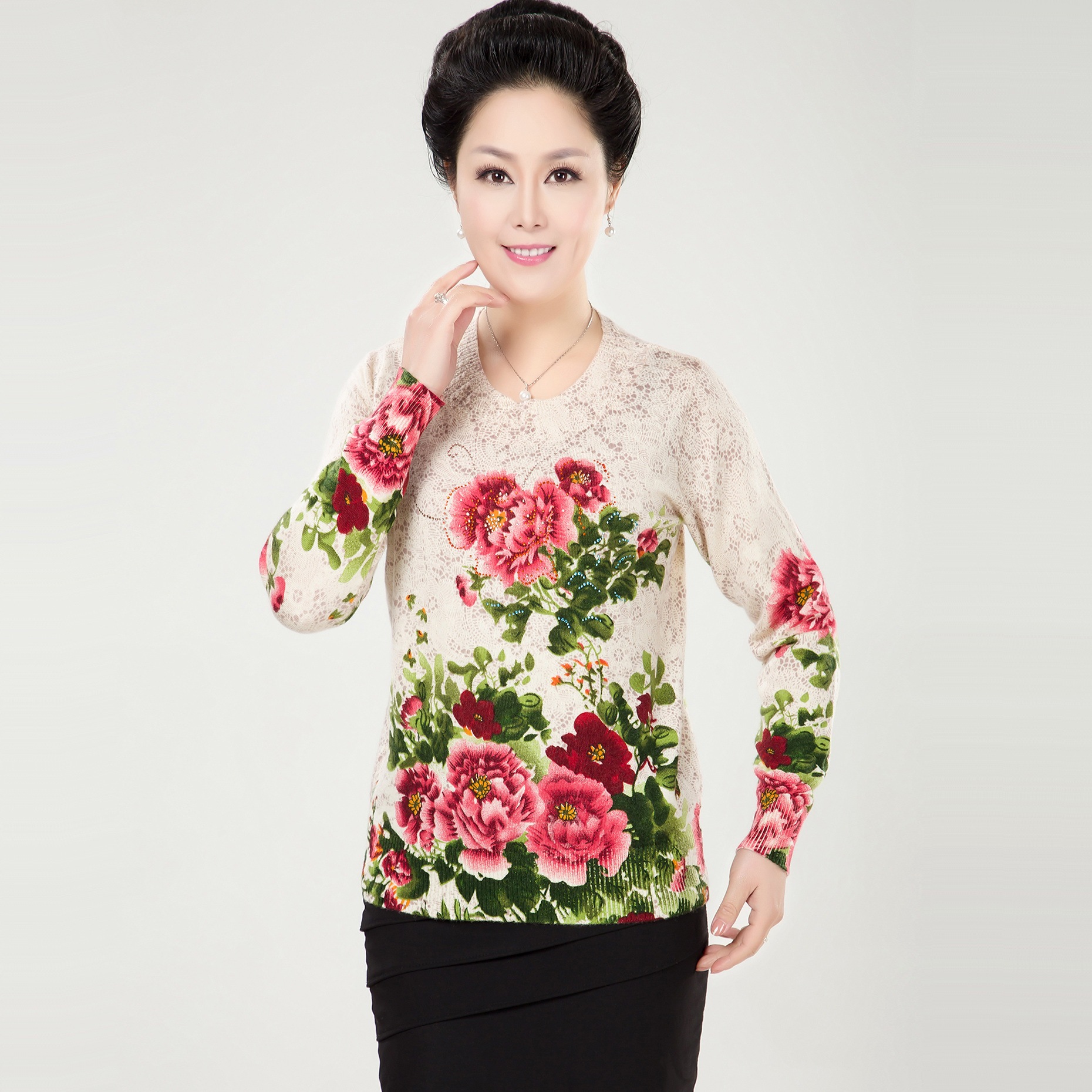 <em>中老年</em>女装针织衫 妈妈装<em>春季</em>长袖<em>毛衣</em> 韩版钉