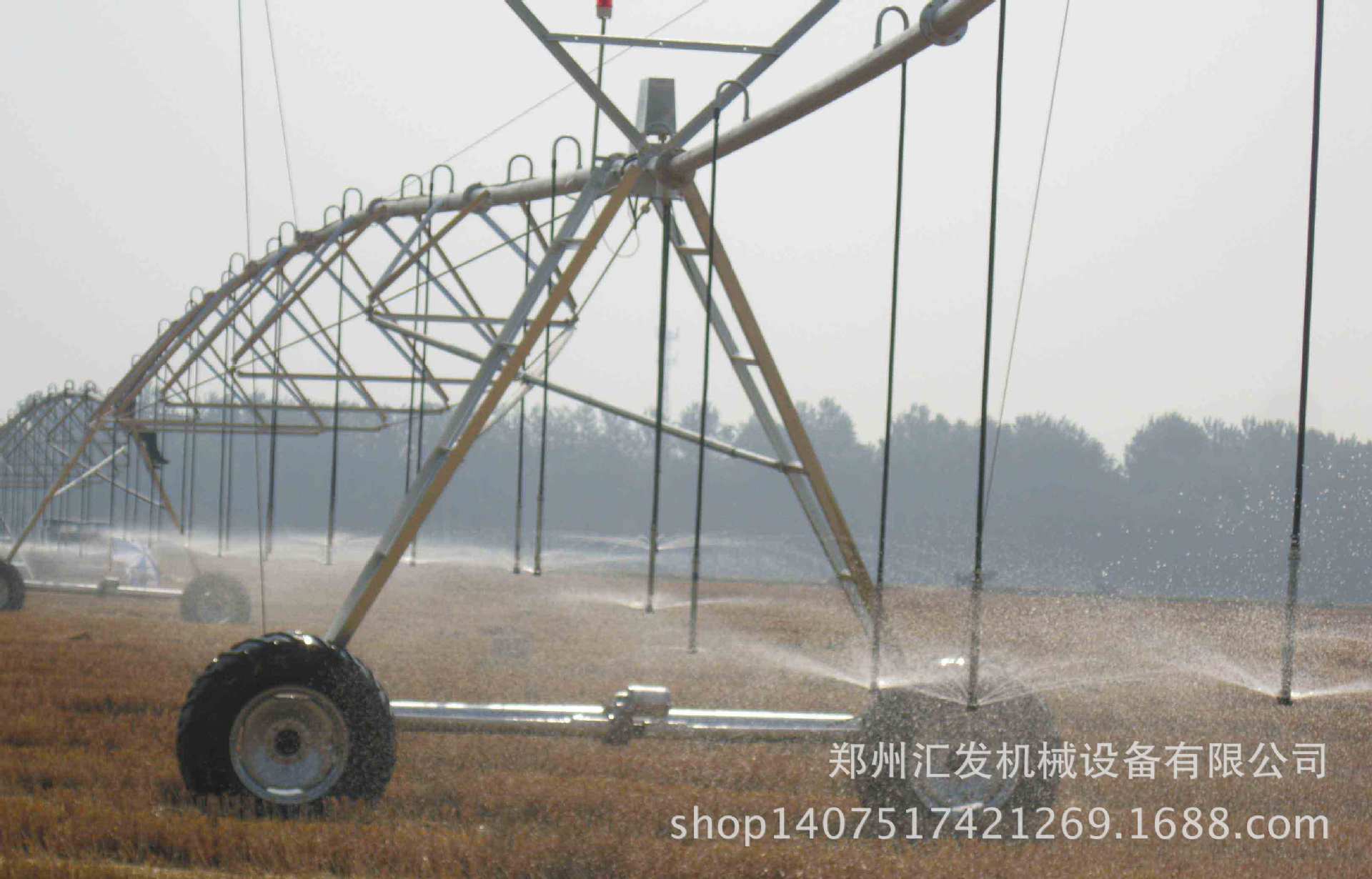 灌溉无盲区 农业大型平移式喷灌机 图片