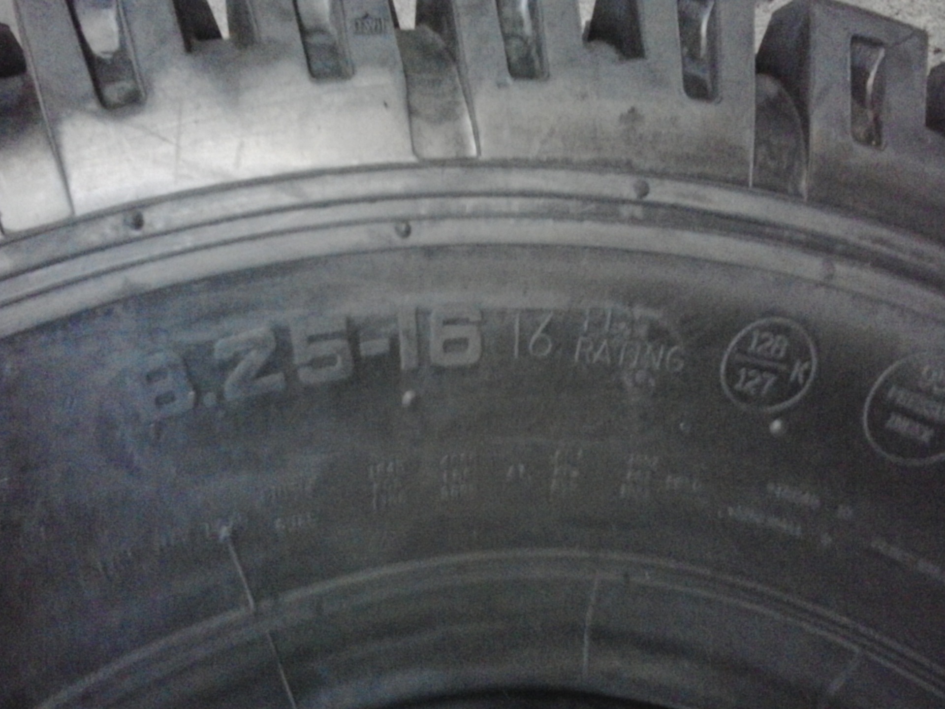 825-16lt卡车羊角轮胎8.25-16
