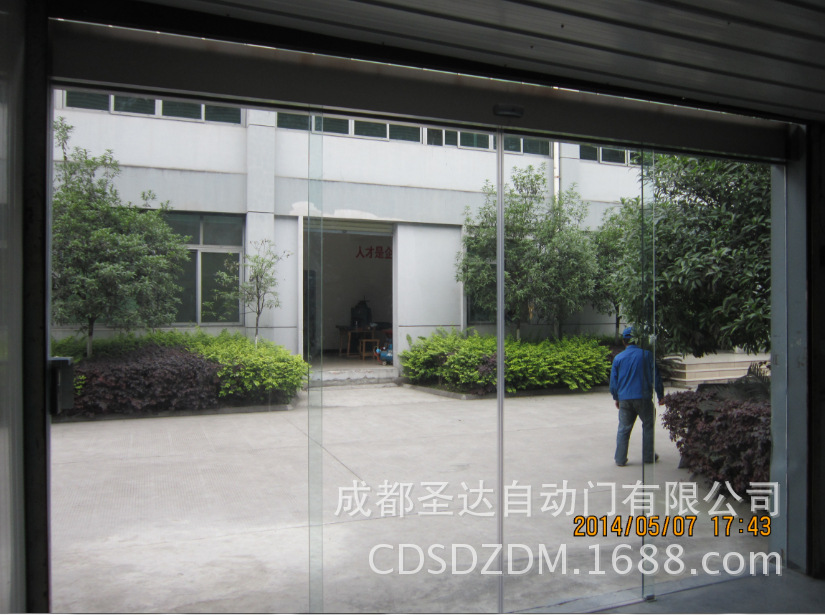郫县现代工业港指纹考勤门6