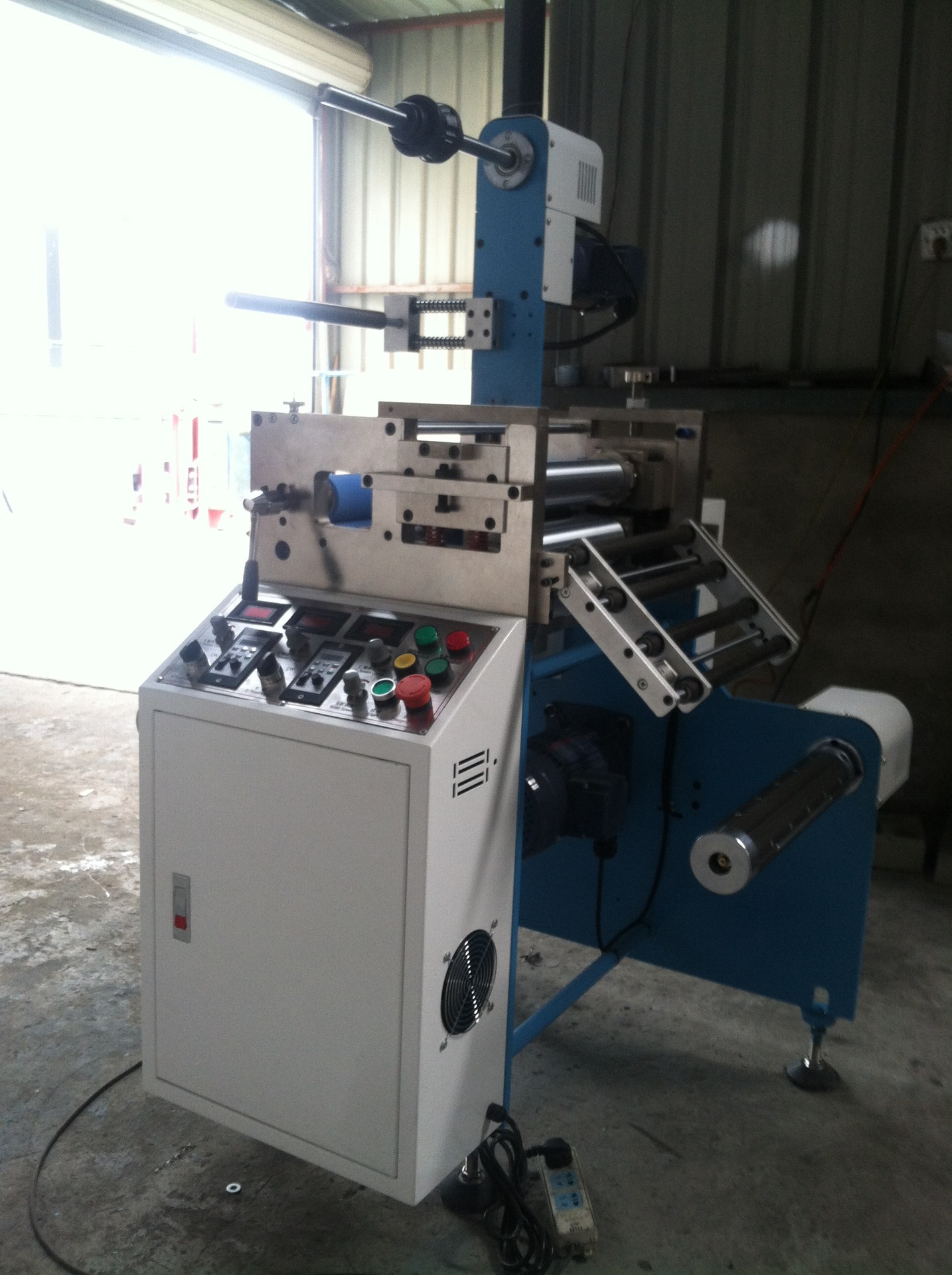 TM-280QP半断分条机1