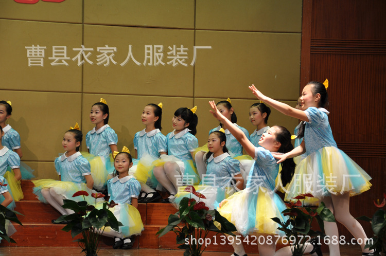 <em>中学生合唱</em>服装儿童<em>合唱</em>服演出服装小学生<em>合唱</em>