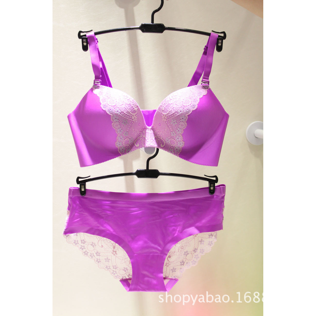 <em>文胸</em>-欧美<em>品牌</em>中国红<em>文胸无痕</em>一片式少女内衣