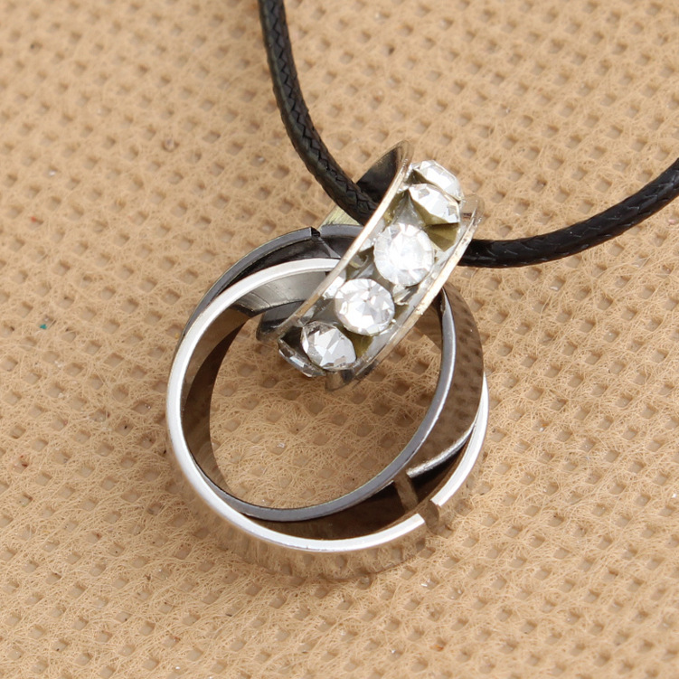 <em>女生饰品批发</em> 三环式 情侣钛钢项链 韩版<em>饰品</em> 钛