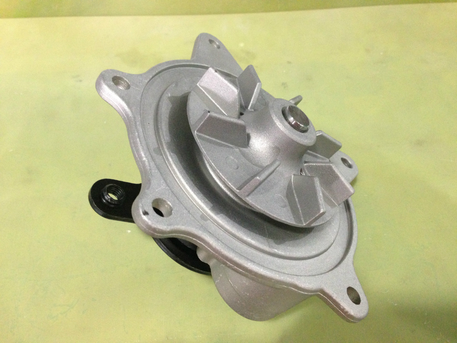 aw7165 克莱斯顿汽车发动机水泵 oem:4781157aa