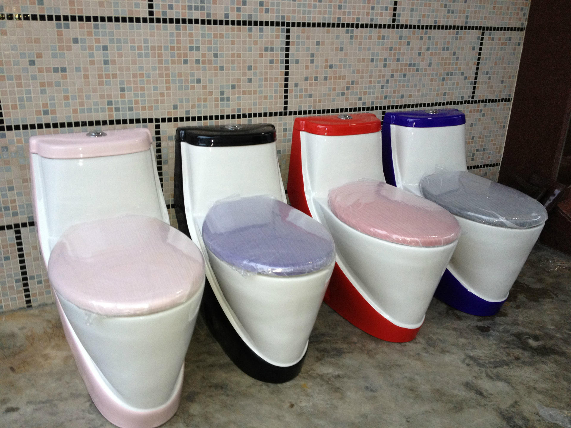 中东沙特250出水马桶,彩色300出水马