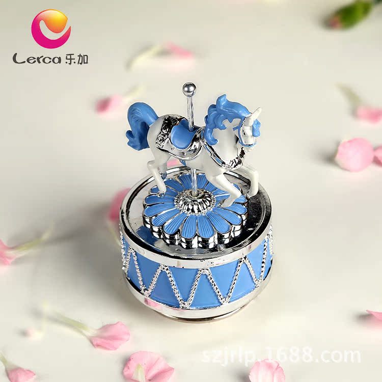 60346-乐加粉蓝银色旋转木马音乐盒-俯视