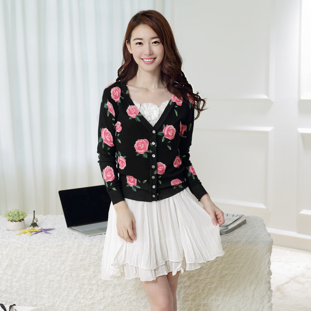 实拍模特秋季<em>针织</em>衫<em>女开衫</em>玫瑰七分袖修身<em>短款</em>