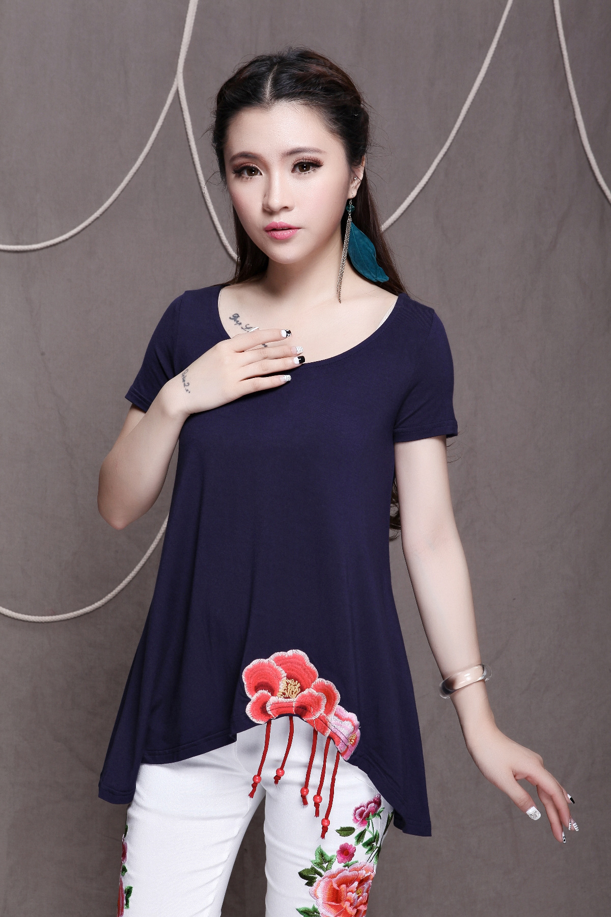 批发采购女式T恤-纳兰语原创品牌恬静民族风精