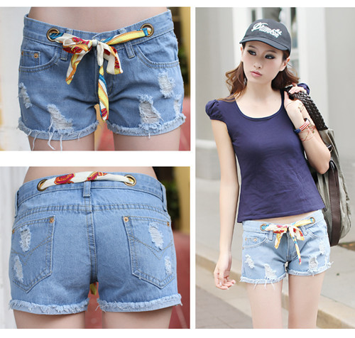 实拍女款丝带<em>牛仔短裤</em> 配丝绸<em>腰带</em>浅色牛仔热