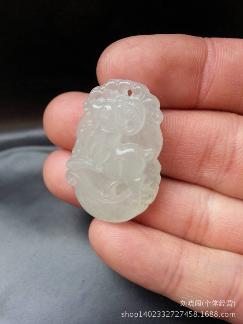 正品冰种a货天然玉石石英岩玉十二生肖挂件吊坠厂家直销批发