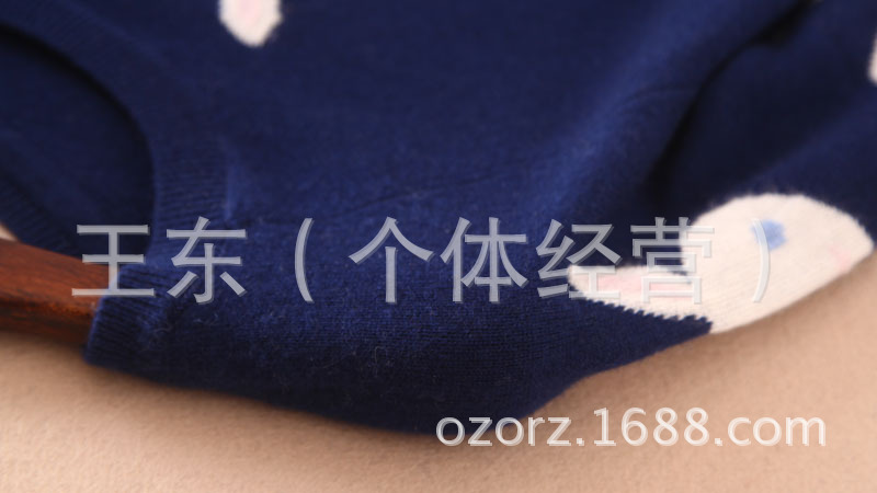 新明星冬款 清新可爱卡通兔子 插肩长袖纯羊绒针织