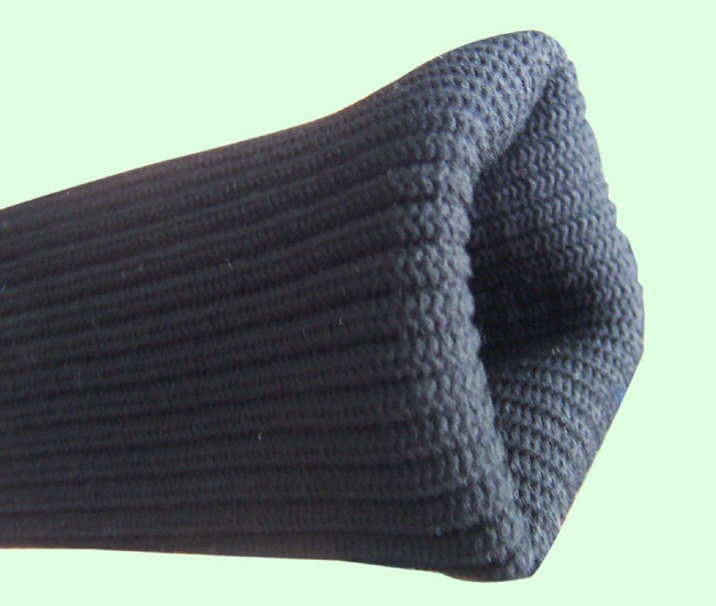 直筒 或喇叭型袖口