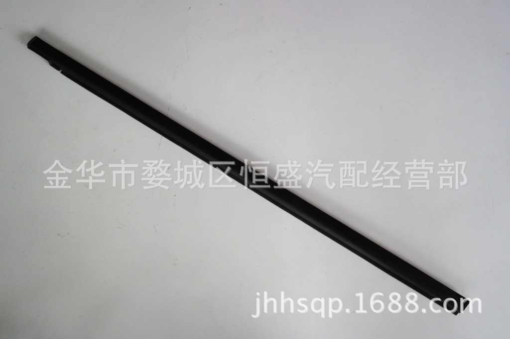 羚羊前门外压条左?1CM (3)