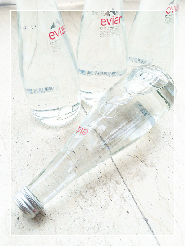 法國(guó)Evian依云正品 純天然礦泉水健康 330ml*24支 玻璃瓶 可批發(fā)