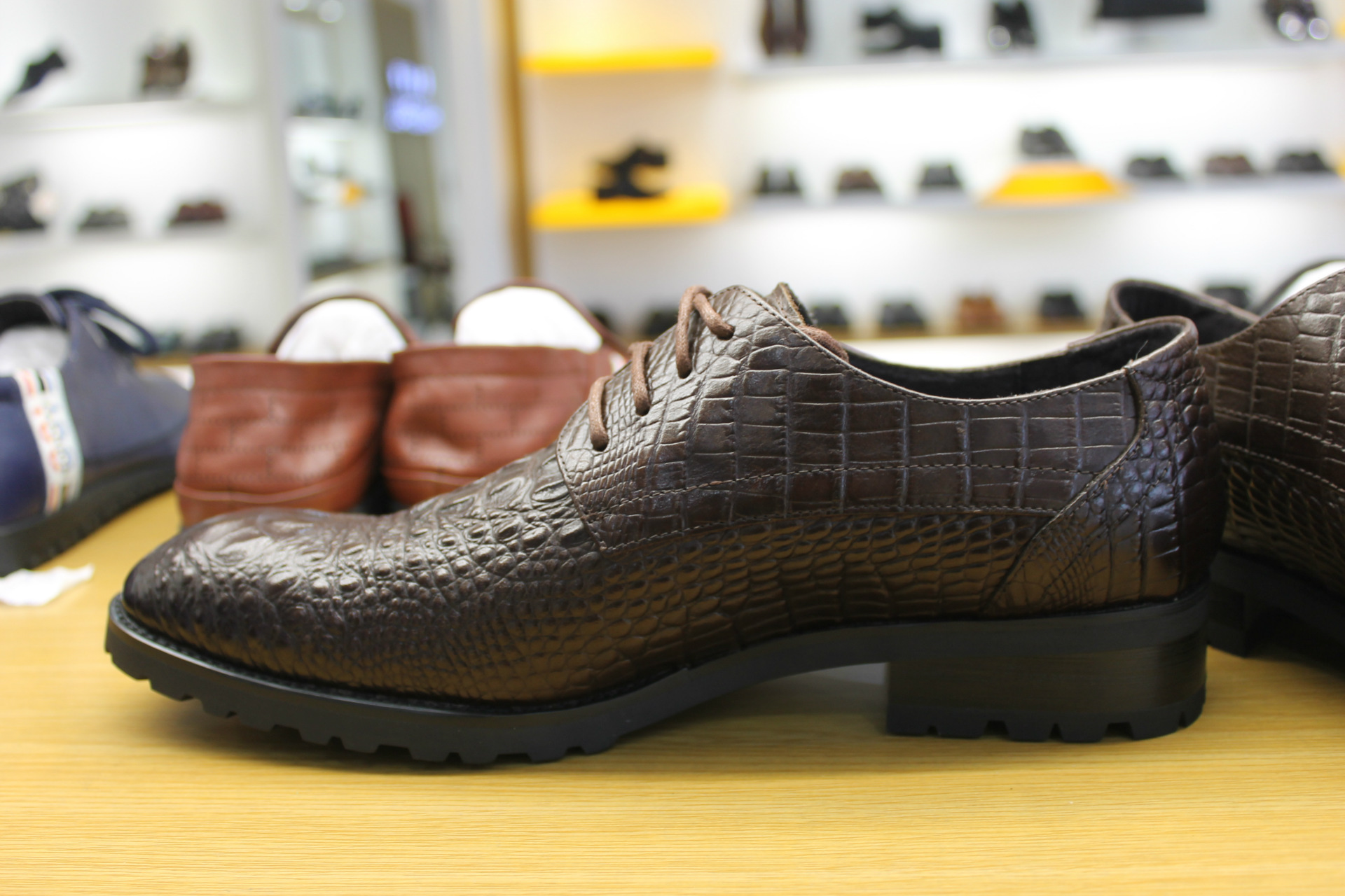 40码断码鳄鱼纹商务皮鞋
