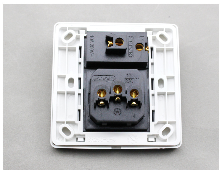 松本开关插座c8安居系列 带开关10a三孔三扁插座c815/10s