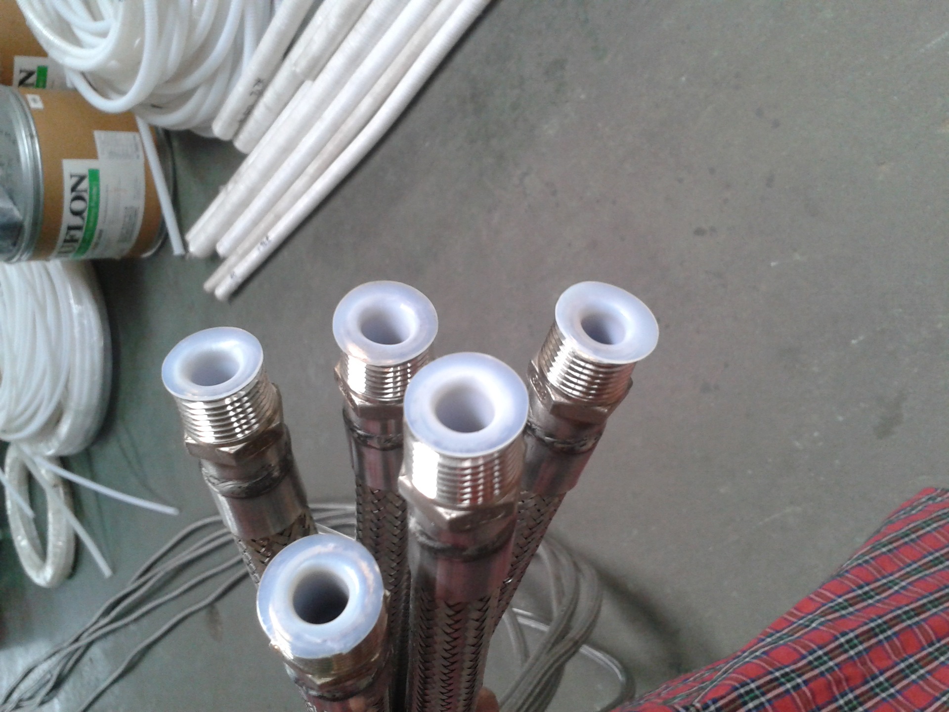 工管道及配件-本厂专业生产衬四氟金属软管四