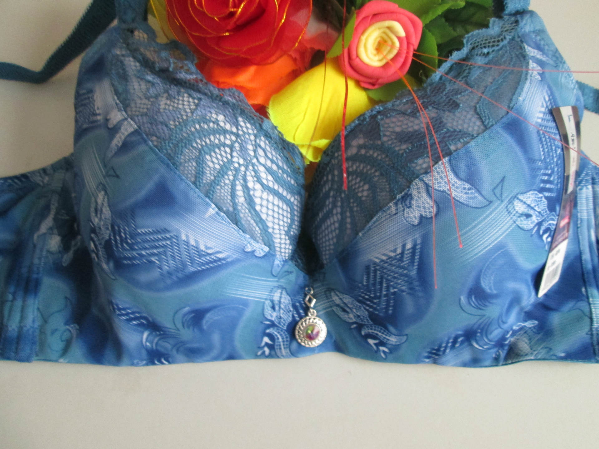 【十元<em>地摊</em>内衣<em>批发</em> 十五元<em>文胸</em>配送中心 <em>便宜</em>