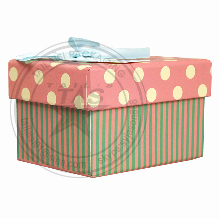纸盒-供应高档长方形礼品盒 精美生日礼物盒子