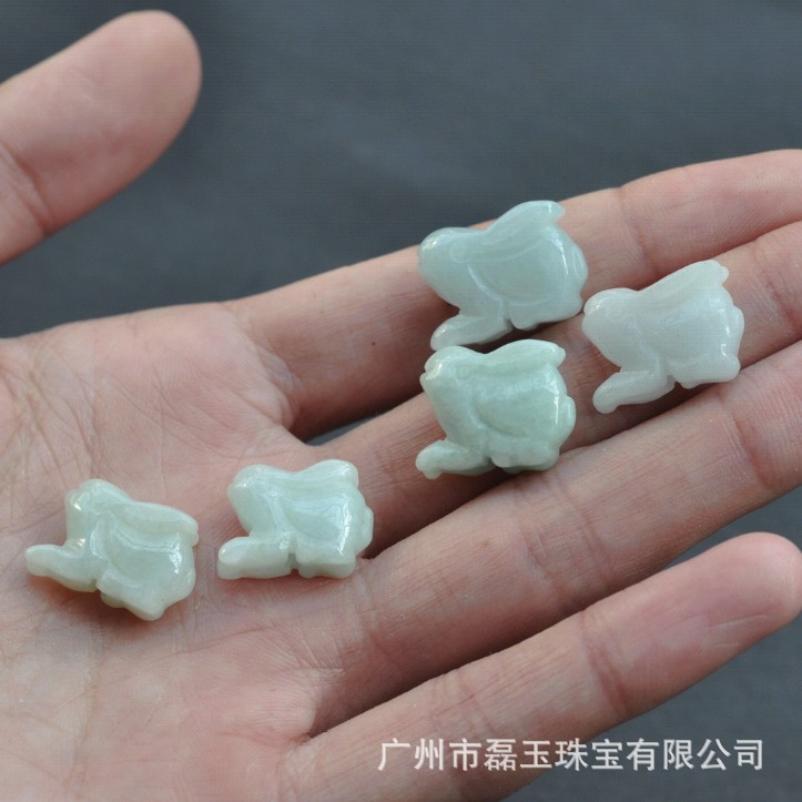 伟德国际什么是翡翠手玩件 翡翠手玩件是什么