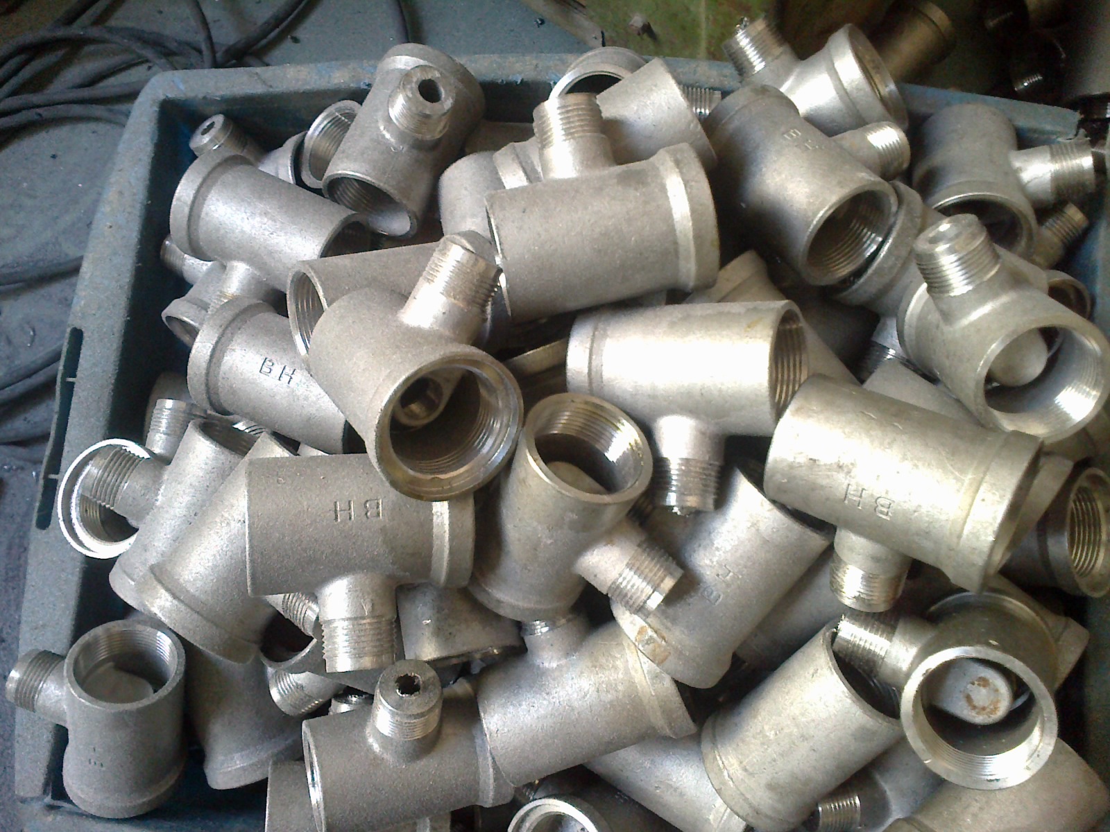 汽车配件大小批量加工、输送机件加工、食品机械烤箱配件批量加工