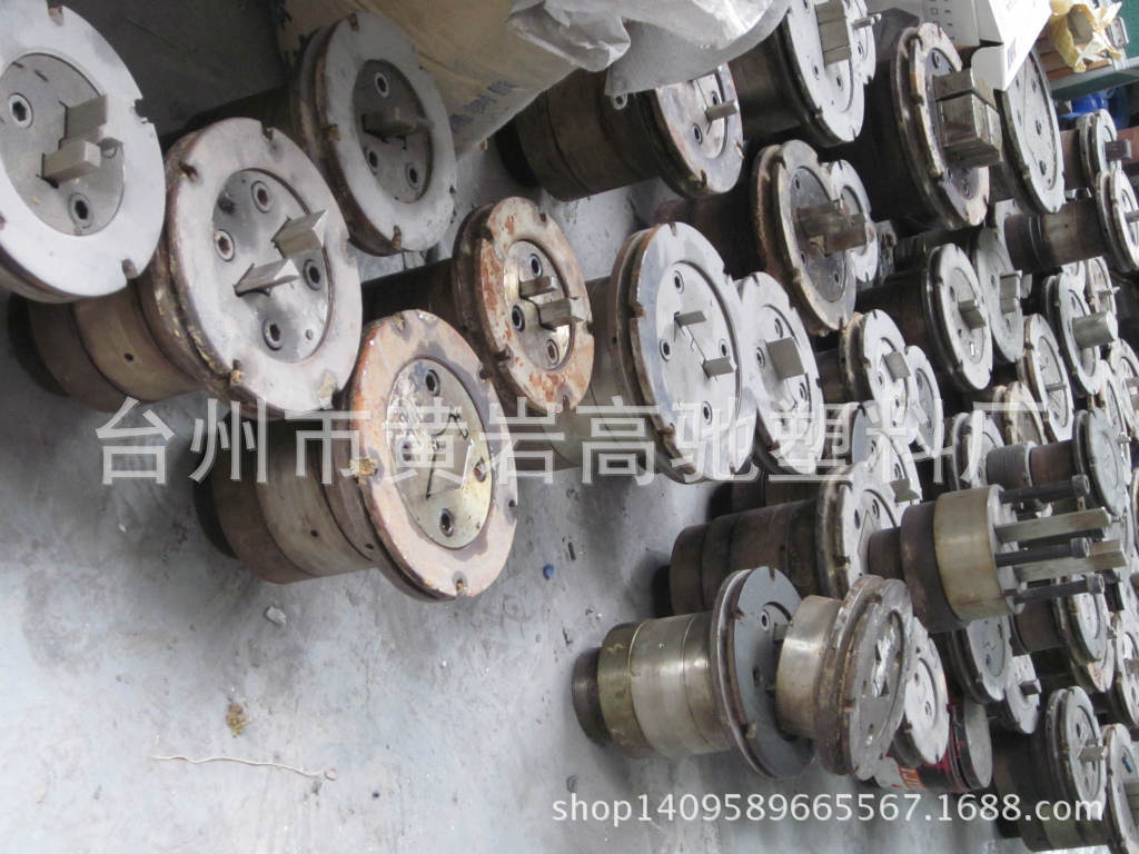 擠出模具8