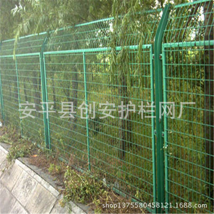 2011528141312326框架护栏网10