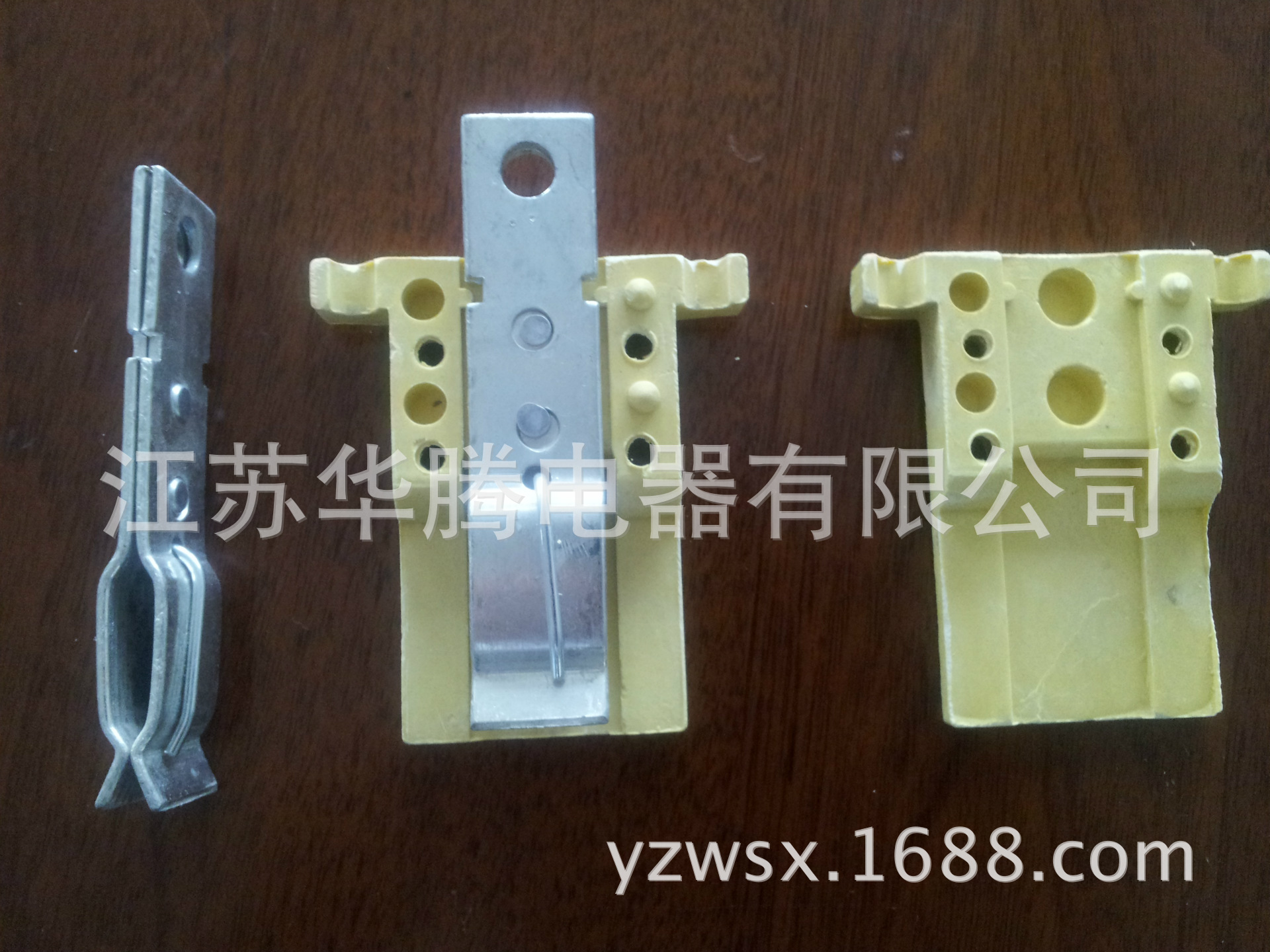 独立型母线槽插接件