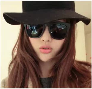 黑眼镜女