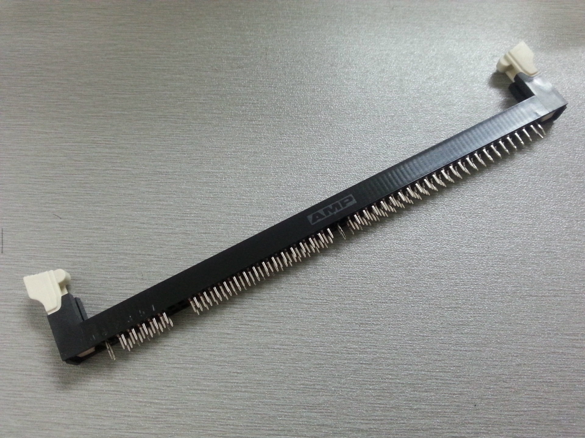 ulingconn\/优联康品牌DDR168PIN内存条插槽图