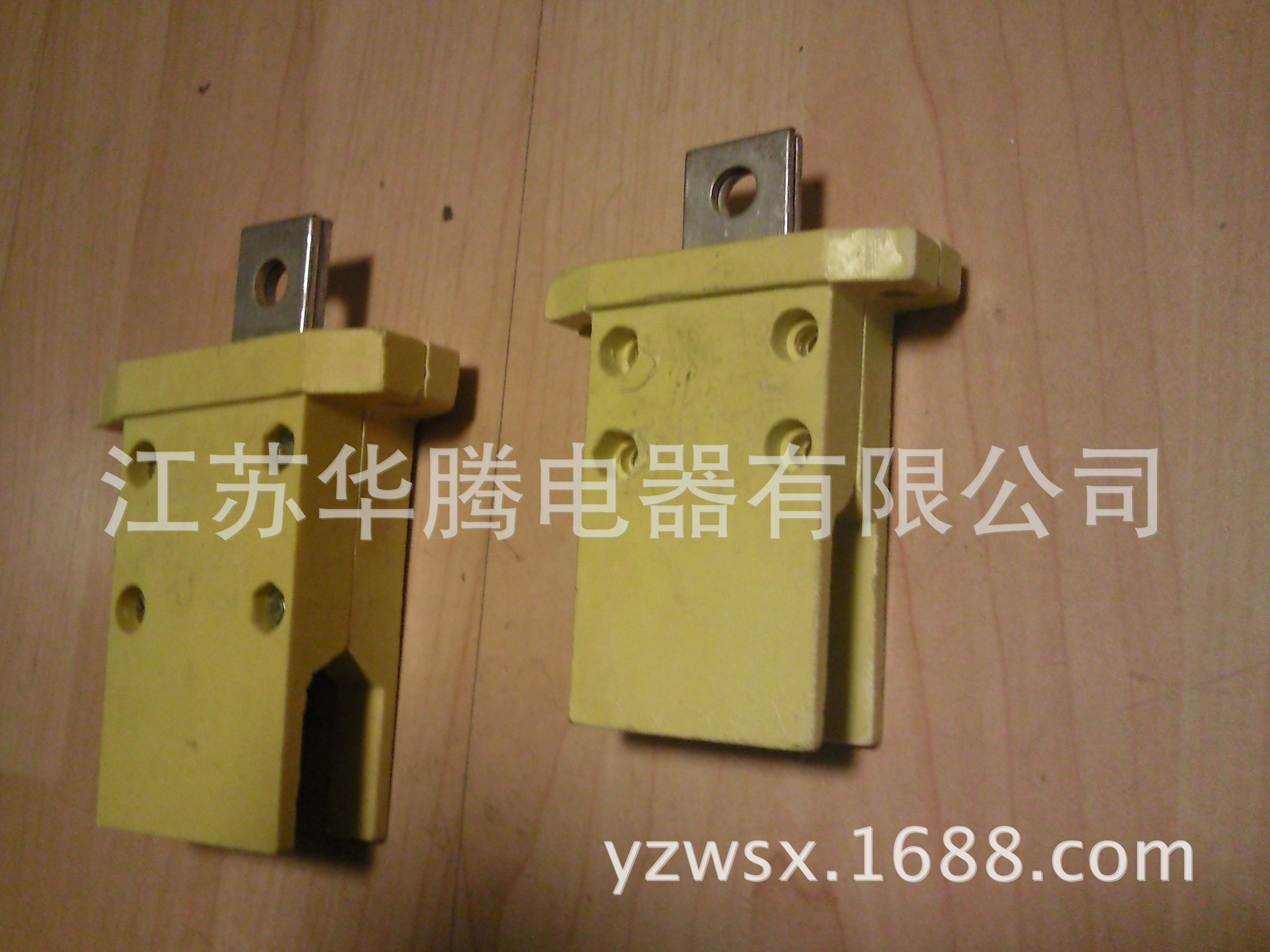 独立型母线槽插接件