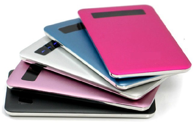 【时尚极限超薄触摸移动电源 4000MA足量超薄