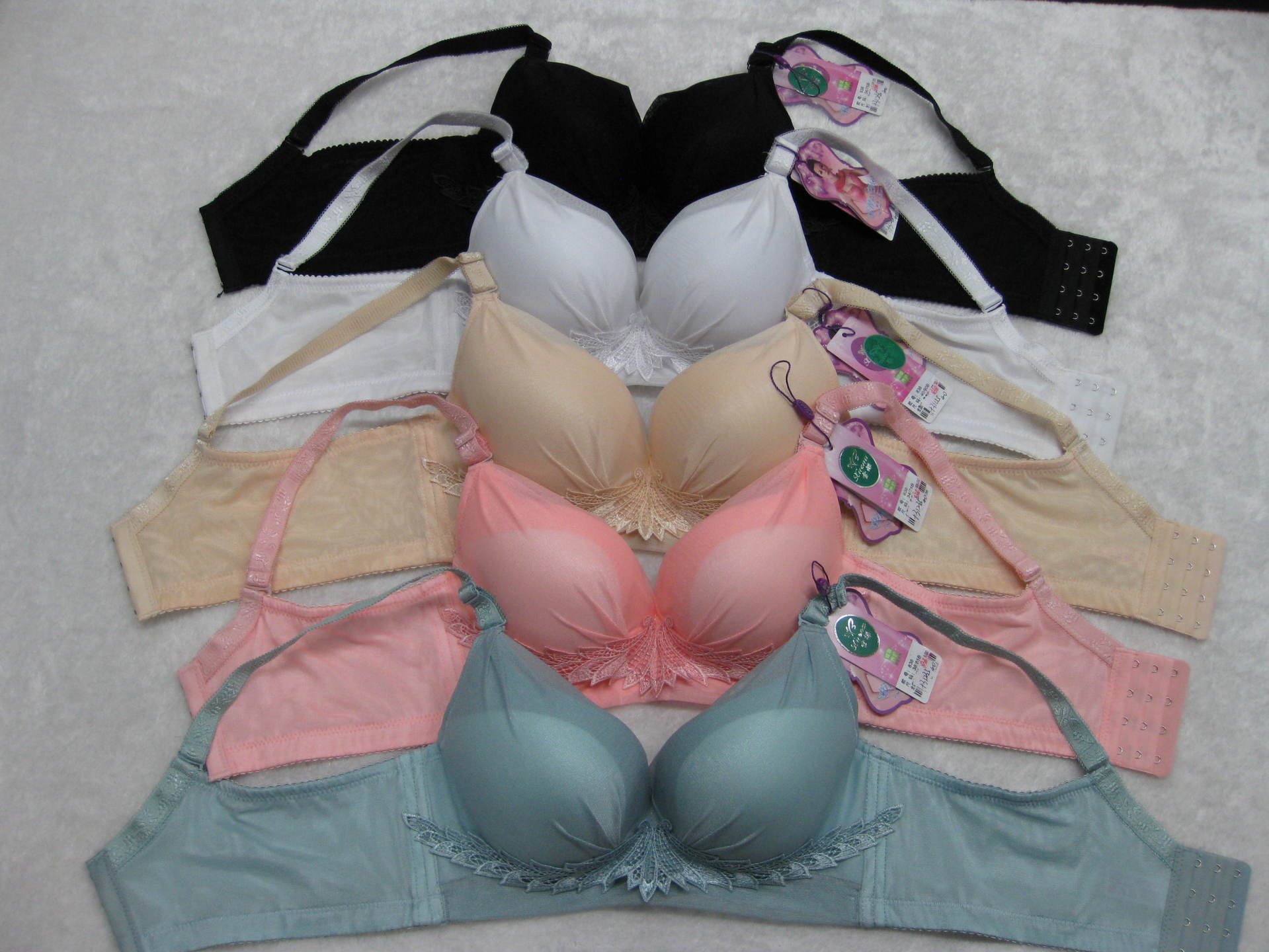 <em>文胸</em>-<em>光面文胸</em>水溶<em>花</em>聚拢调整型双纱四排扣 雪