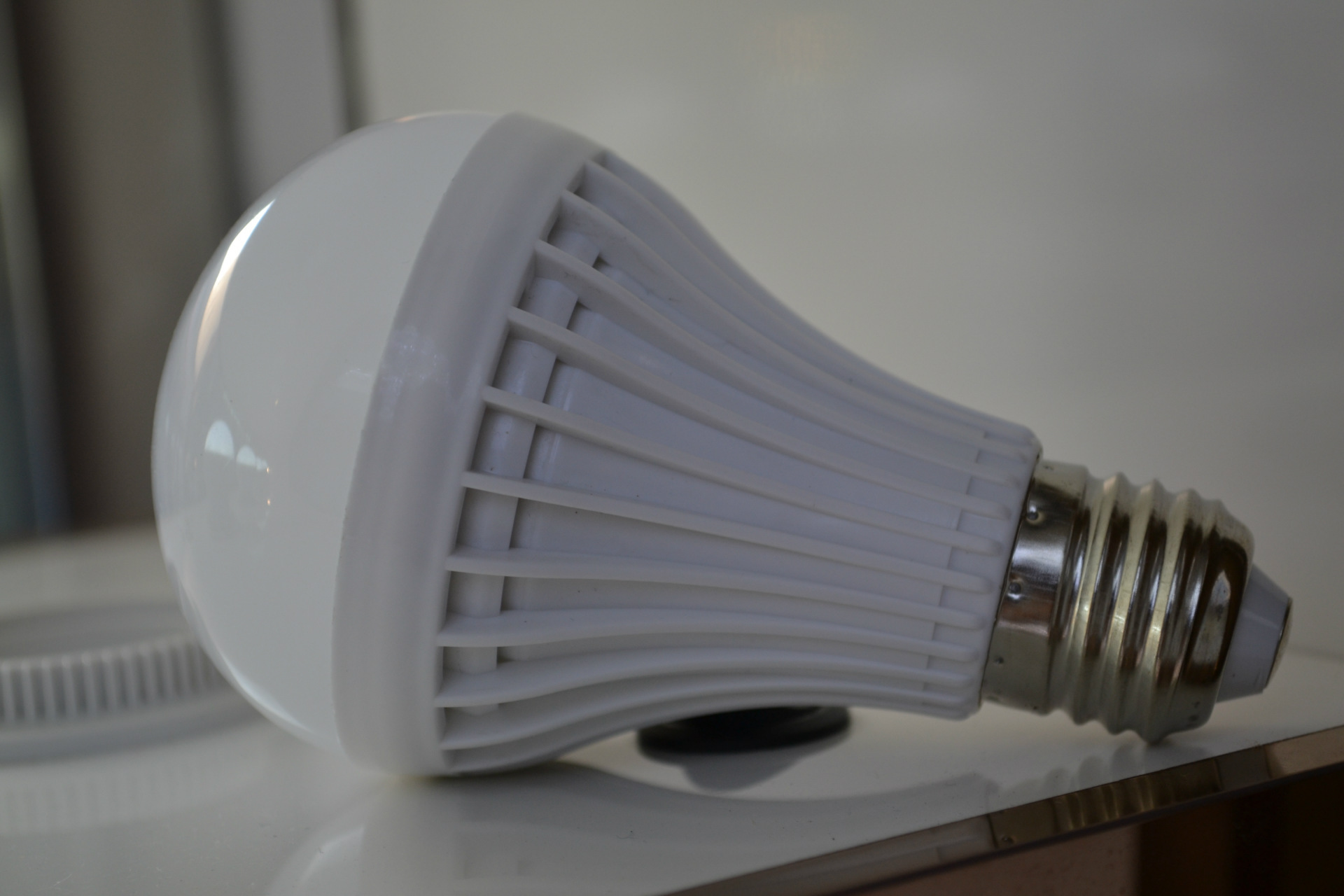光源 力力新款家用LED照明电器球泡灯 E27螺口5W 8W高亮节能灯厂家直销