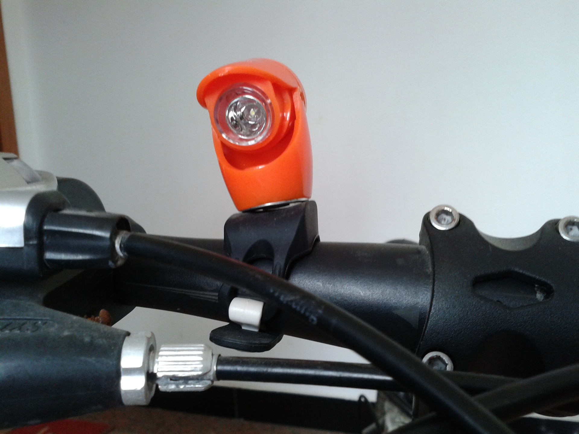 零售批发 可用于自行车照明 便捷磁铁吸附led灯 led手