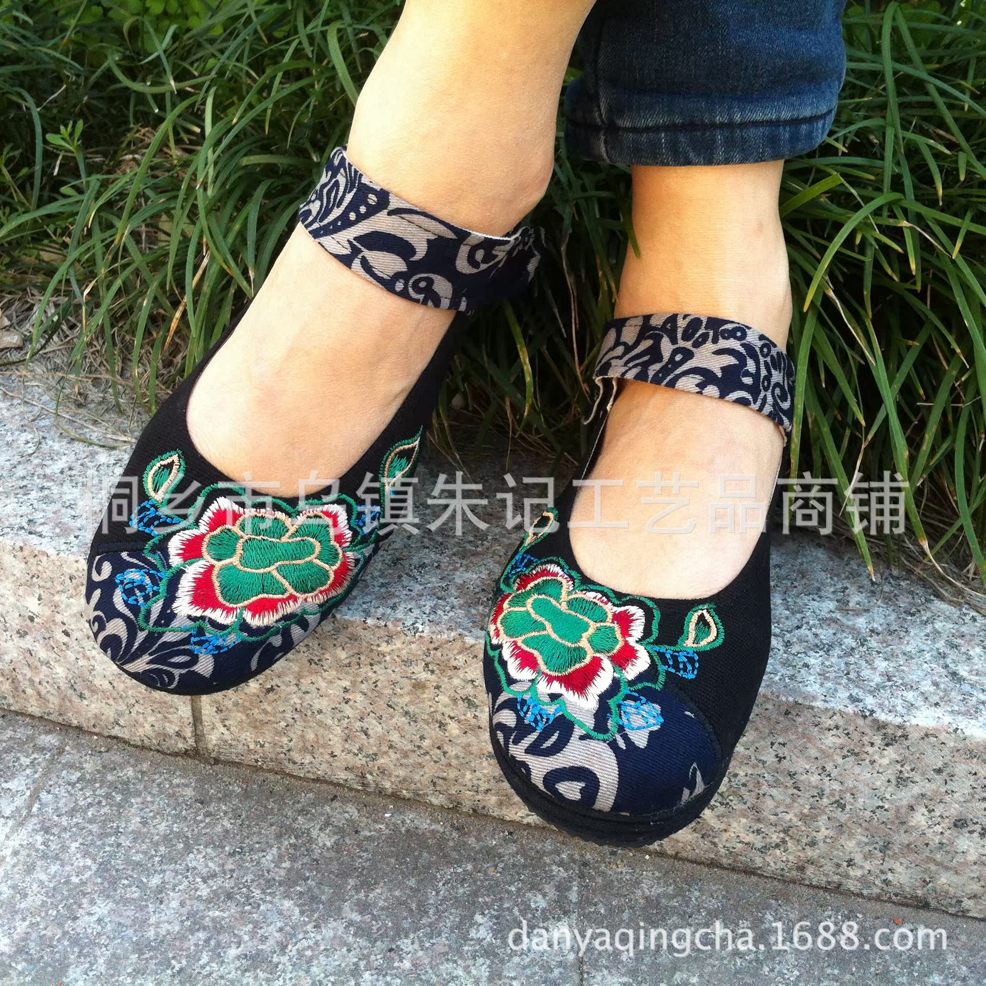 新款正品老北京布鞋 民族风绣花女鞋 粘扣春女款平底复古单鞋子