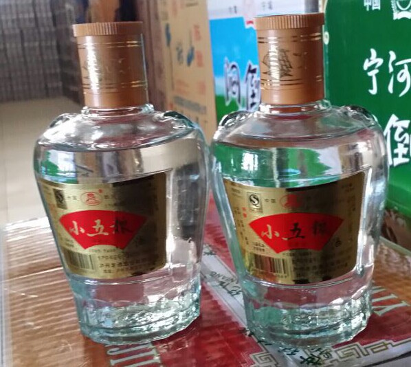 产品展示 >> 小五粮,小酒版,五粮液小瓶酒52%0ml*20  品牌介绍
