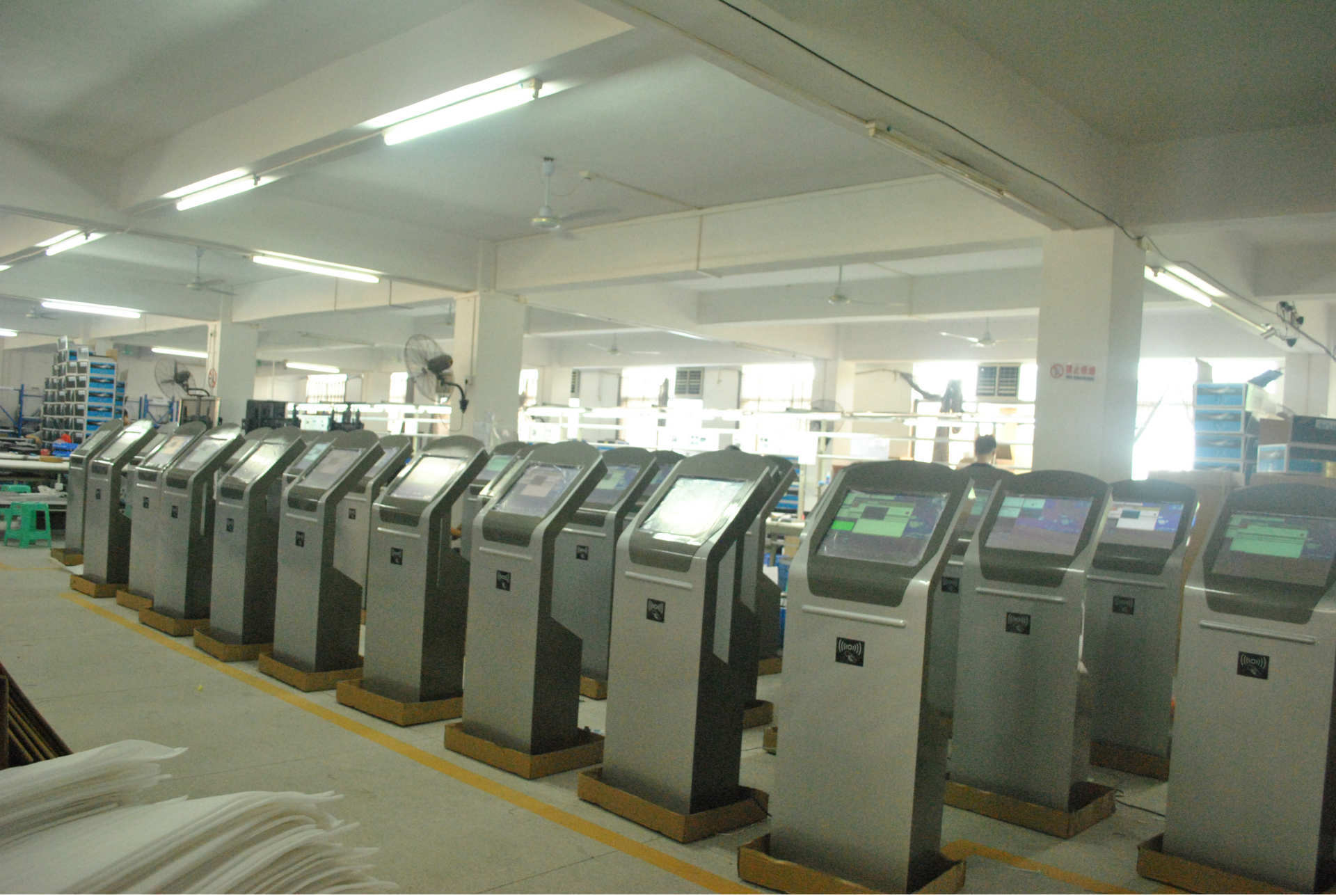 触控产品-厂家直销 触摸查询一体机信息查询机