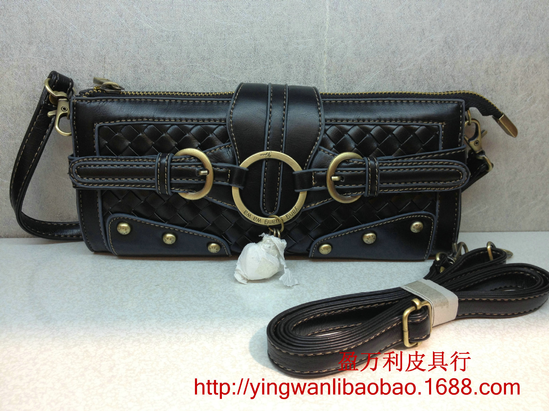 柳釘單肩斜跨包09