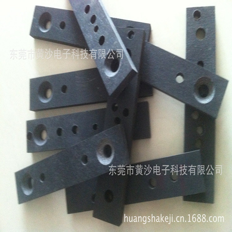 951076343_1208799112