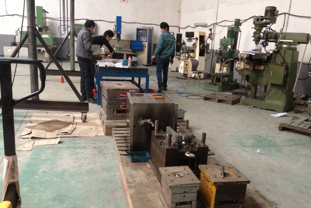 闽侯县青口轿车工业园区：出产线满负荷作业