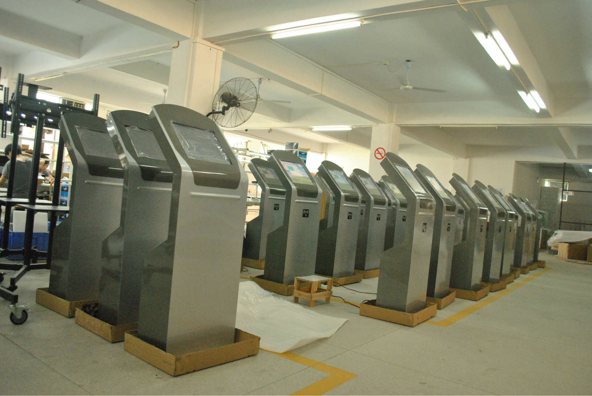 触控产品-厂家直销 触摸查询一体机信息查询机